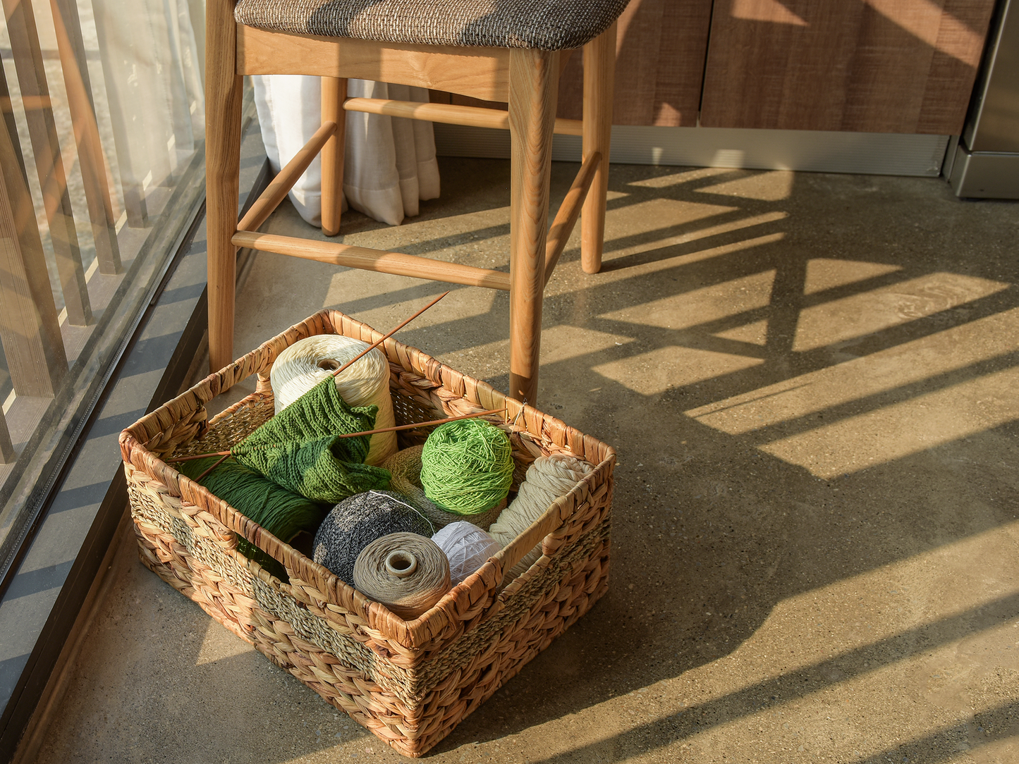 Large Rectangular Wicker Basket with Built-in Handles, 1 Pack