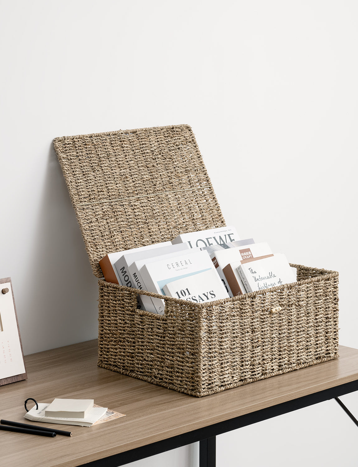 Wicker Basket with Lid and Built-in Handles, Storage Basket for Organizing