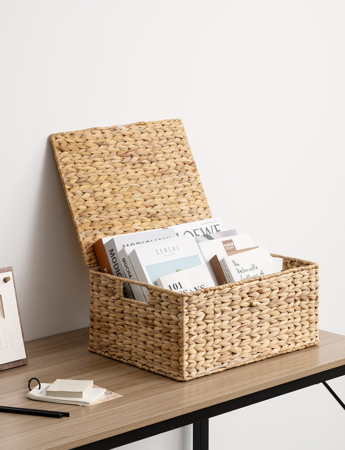 Wicker Basket with Lid and Built-in Handles, Storage Basket for Organizing