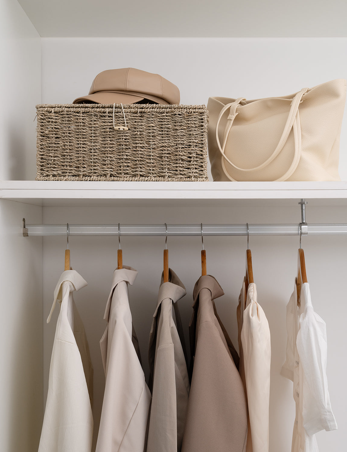 Wicker Basket with Lid and Built-in Handles, Storage Basket for Organizing