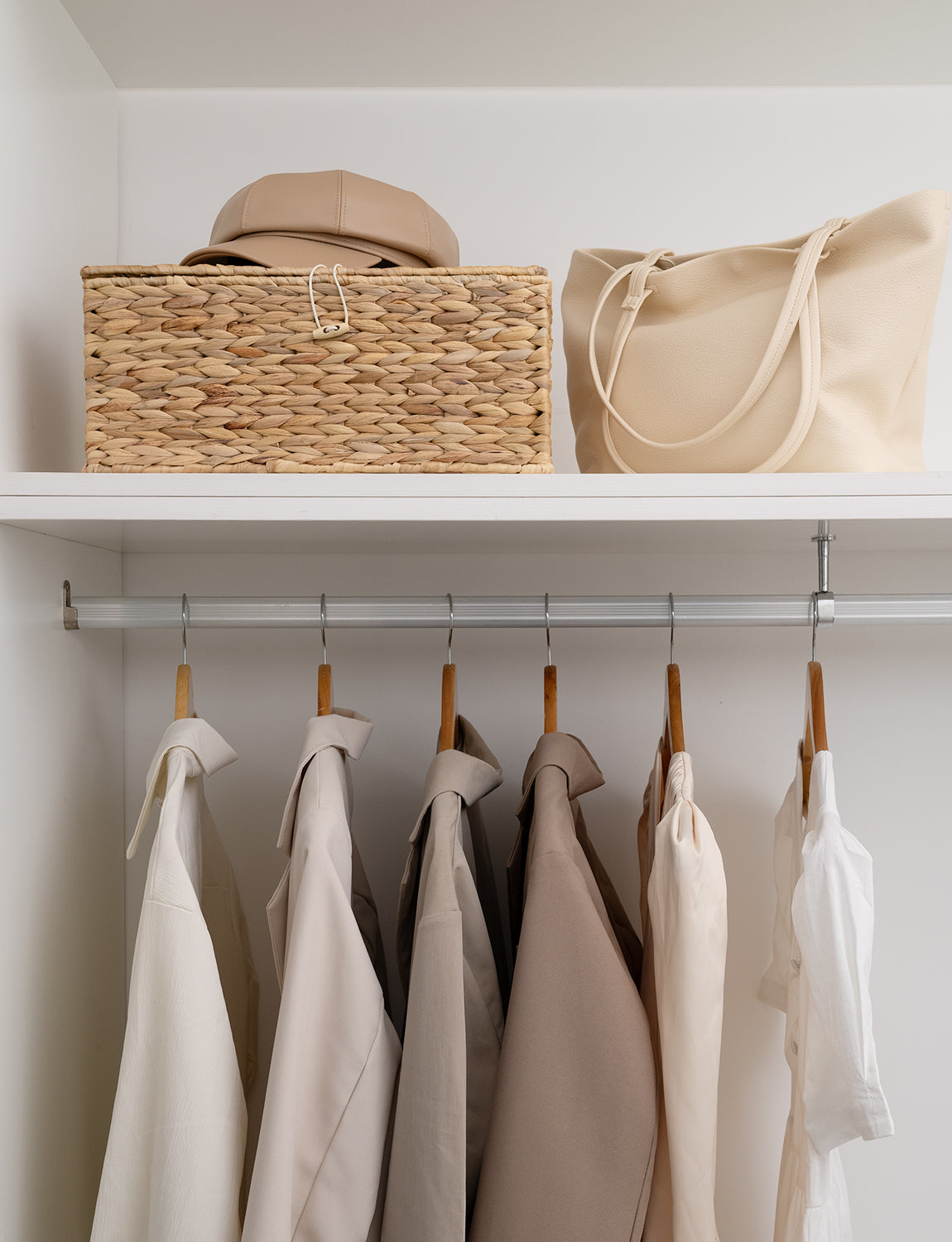 Wicker Basket with Lid and Built-in Handles, Storage Basket for Organizing